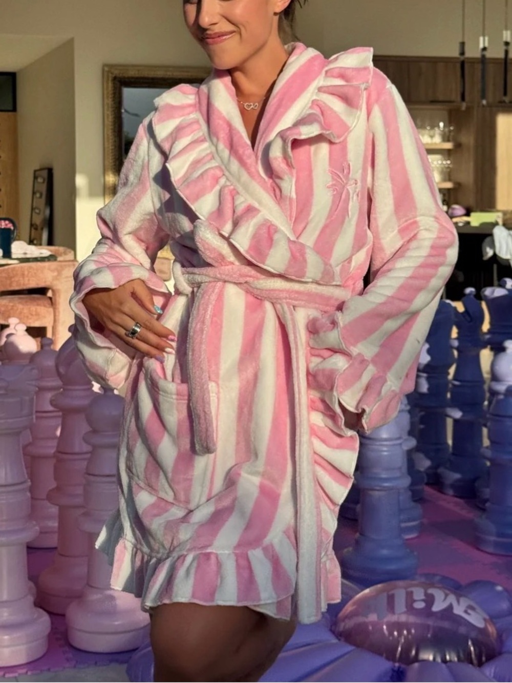Strawberry Milk Mob Robe - Picture 3 of 5
